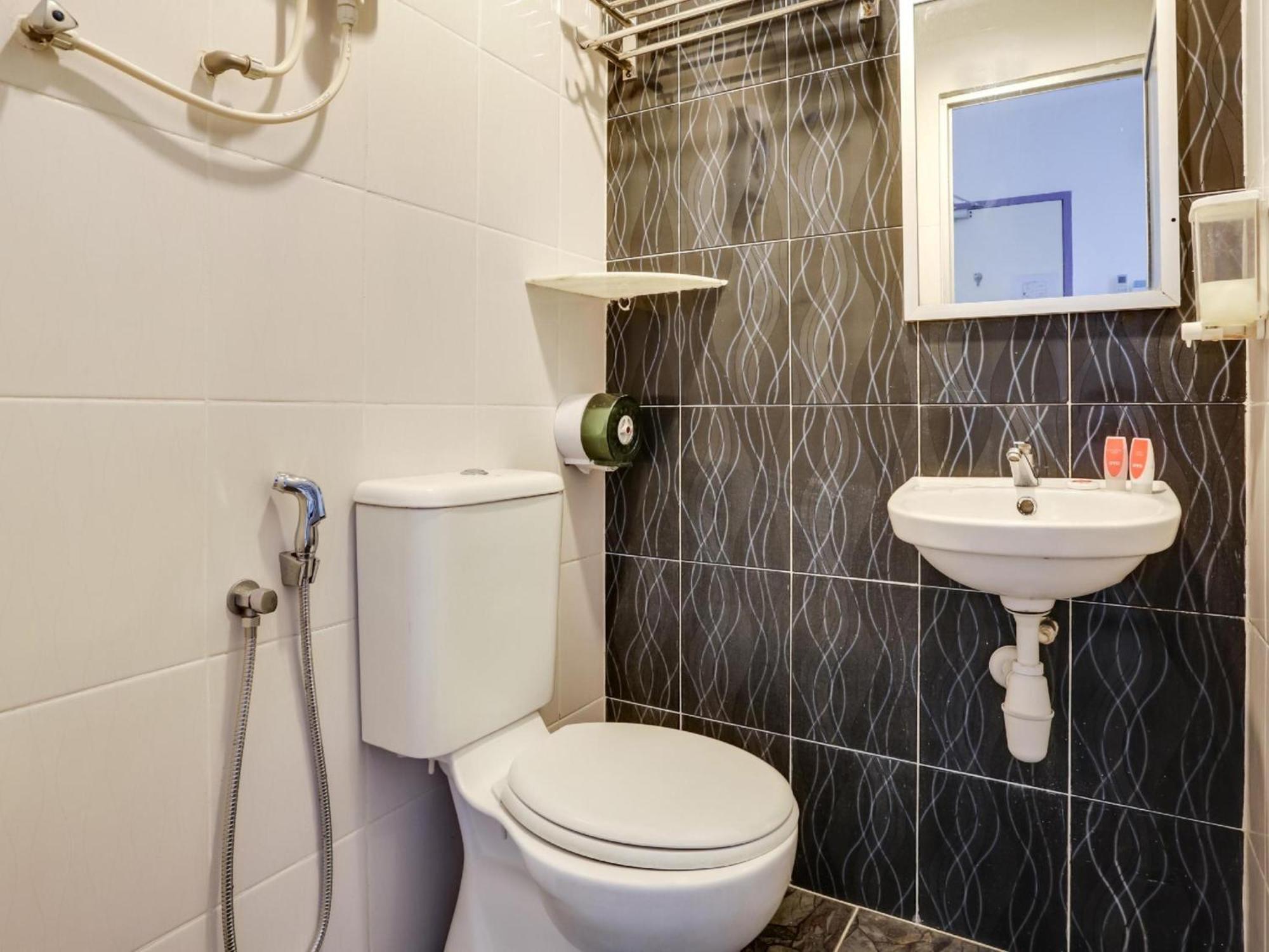 OYO 89583 Grove Hotel Kajang Buitenkant foto